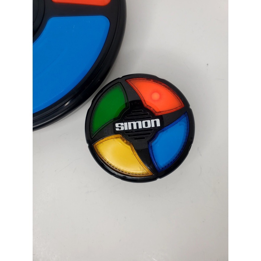 2~Hasbro Lg Simon 2015 & Mini Pocket 2013 Electronic Handheld Memory‎ Game Toys - Picture 2 of 7